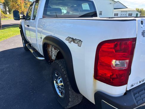 Used 2011 Chevrolet Silverado 2500 W/T w/ Snow Plow Prep Package image 16