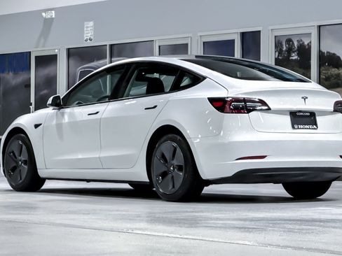 Used 2023 Tesla Model 3 Standard Range RWD image 3