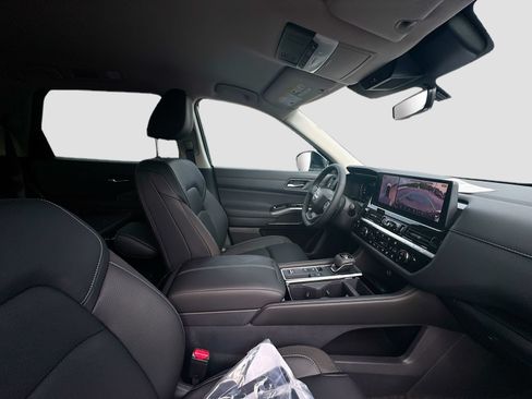New 2026 Nissan Pathfinder SL FWD image 31