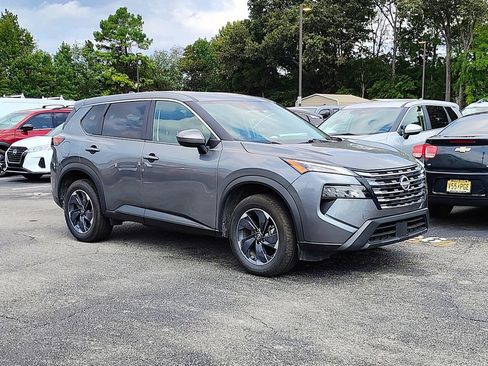 Used 2025 Nissan Rogue SV FWD image 1