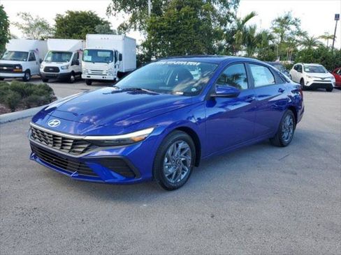 New 2024 Hyundai Elantra Blue image 3