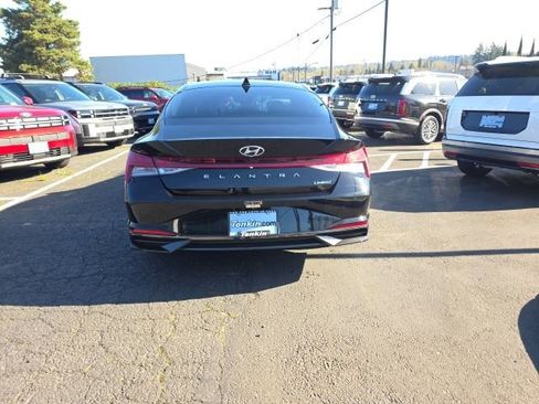 Used 2023 Hyundai Elantra Limited w/ Cargo Package image 6