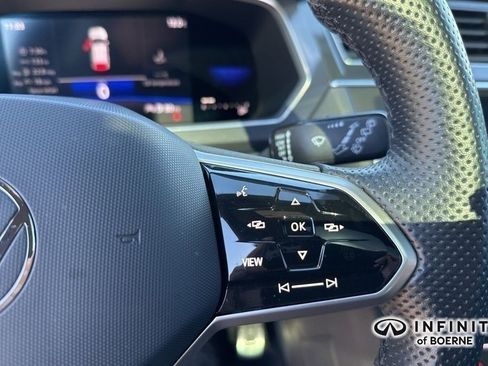 Used 2022 Volkswagen Tiguan SE R-Line image 20