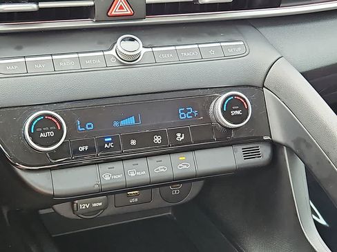 Used 2024 Hyundai Elantra SEL FWD image 14