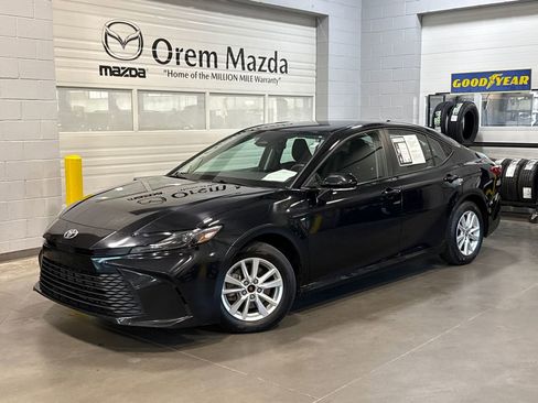 Used 2025 Toyota Camry LE FWD image 1