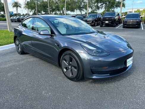 Used 2023 Tesla Model 3 Standard Range RWD image 3
