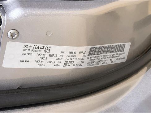 Used 2019 Chrysler Pacifica Limited w/ Advanced Safetytec Group FWD image 34