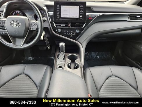 Used 2022 Toyota Camry SE image 14