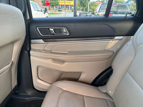 Used 2018 Ford Explorer Limited w/ Equipment Group 301A AWD/4WD image 18