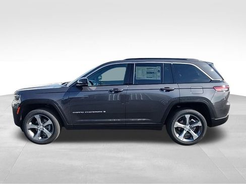 New 2026 Jeep Grand Cherokee Limited w/ Luxury Tech Group II AWD/4WD image 17