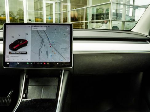 Used 2021 Tesla Model Y Long Range AWD/4WD image 17