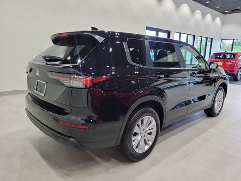 New 2026 Mitsubishi Outlander ES FWD image 4