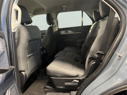 Used 2025 Ford Explorer Active AWD/4WD image 15