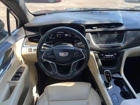 Used 2018 Cadillac XT5 FWD image 21