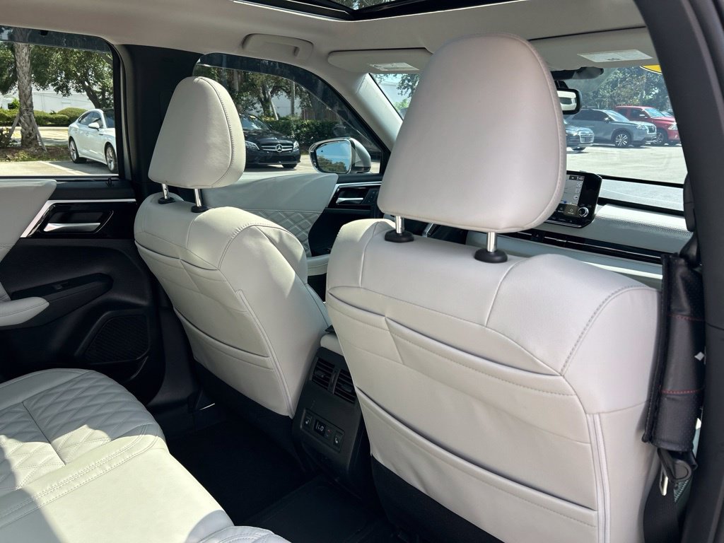 Used 2025 Mitsubishi Outlander 4WD Plug-In Hybrid image 47