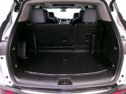 Used 2021 Buick Enclave Essence image 12