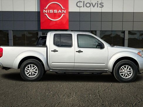 Used 2016 Nissan Frontier SV image 9