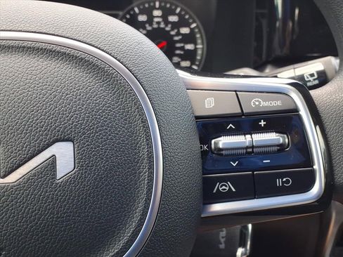 Used 2023 Kia Sorento LX image 32