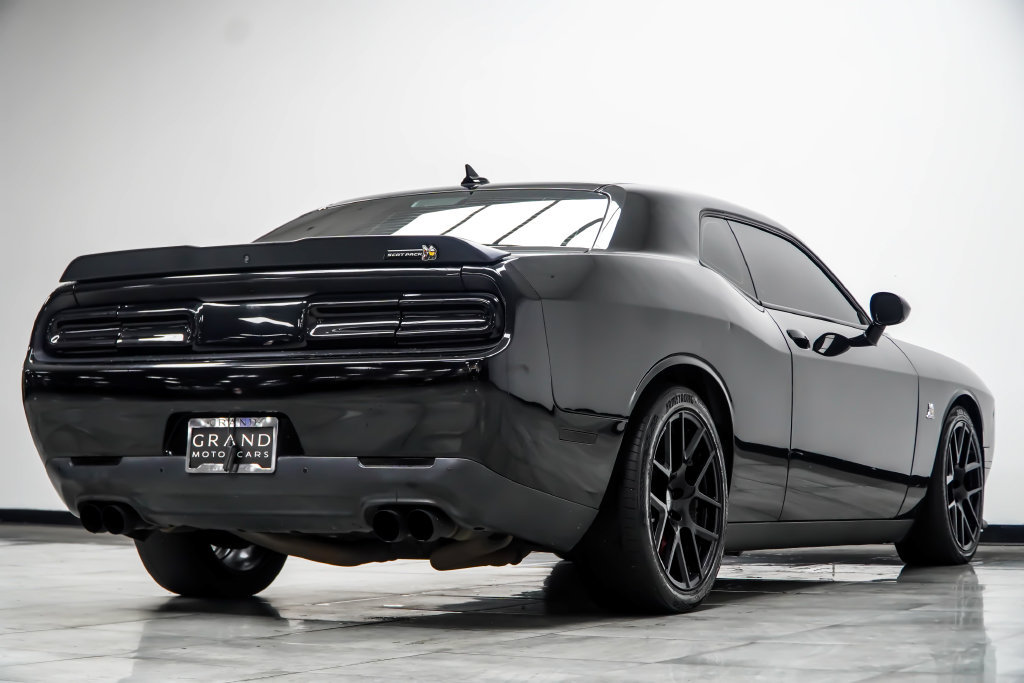 Used 2015 Dodge Challenger R/T Scat Pack w/ Sound Group II RWD image 16