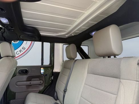 Used 2007 Jeep Wrangler Unlimited Rubicon w/ PWR Convenience Group image 15
