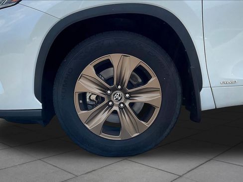 Used 2022 Toyota Highlander Bronze Edition AWD/4WD image 11