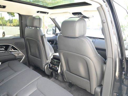 Used 2024 Land Rover Range Rover SE image 47