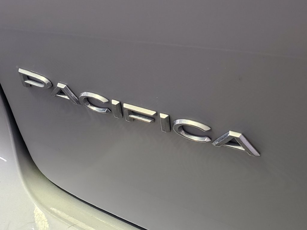 Used 2024 Chrysler Pacifica Touring-L FWD image 28