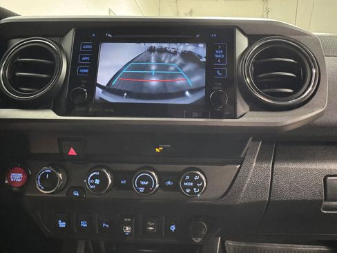 Used 2019 Toyota Tacoma TRD Off-Road w/ Technology Package image 13