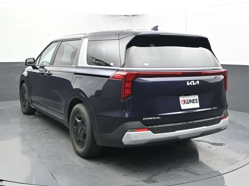Used 2026 Kia Carnival FWD image 11