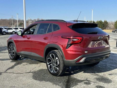 Used 2025 Chevrolet Trax RS image 3