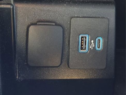 Used 2020 Ford Explorer XLT w/ Equipment Group 202A image 25