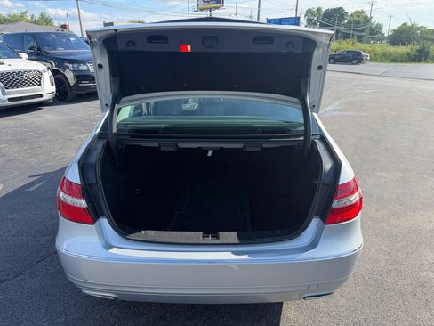 Used 2011 Mercedes-Benz E 550 4MATIC Sedan image 36