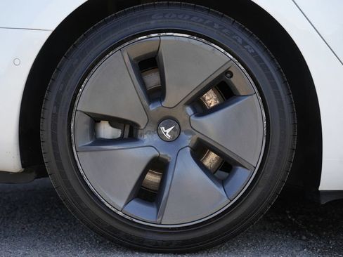 Used 2021 Tesla Model 3 Standard Range Plus RWD image 9