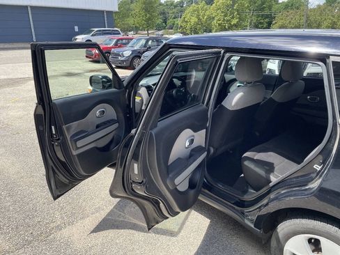 Used 2016 Kia Soul FWD image 17