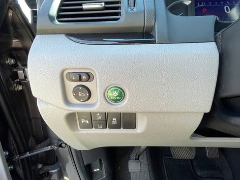 Used 2021 Honda Pilot Touring image 12