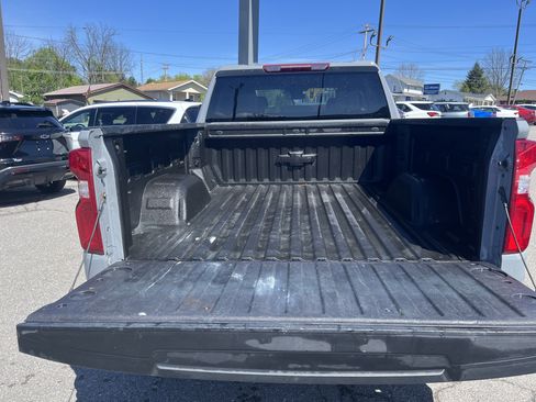 Used 2024 Chevrolet Silverado 1500 RST w/ Dark Appearance Package AWD/4WD image 5