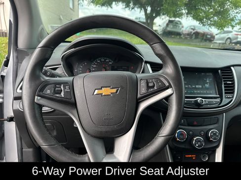 Used 2017 Chevrolet Trax LT w/ LT Convenience Package AWD/4WD image 14