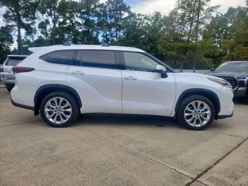 Certified 2026 Toyota Highlander Limited AWD/4WD image 8