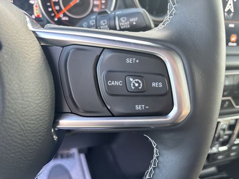 Used 2018 Jeep Wrangler Unlimited Sahara AWD/4WD image 17