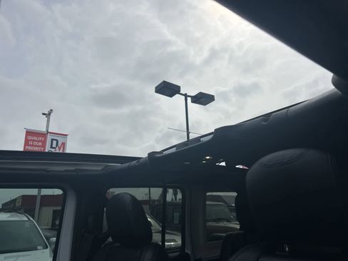 Used 2021 Jeep Wrangler Unlimited Rubicon 4xe w/ Steel Bumper Group image 62