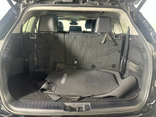 Used 2022 Toyota Highlander XLE AWD/4WD image 10