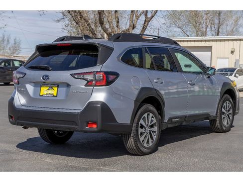 Used 2023 Subaru Outback Premium image 3