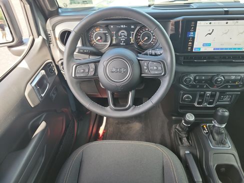 Used 2025 Jeep Wrangler Unlimited Sport AWD/4WD image 16
