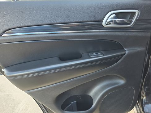 Used 2019 Jeep Grand Cherokee Limited AWD/4WD image 16