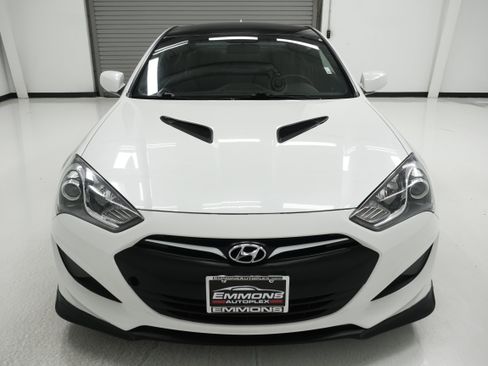Used 2013 Hyundai Genesis 2.0T RWD image 2
