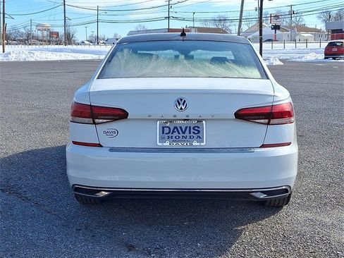 Used 2022 Volkswagen Passat 2.0T SE image 5