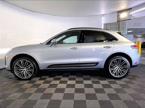 Certified 2026 Porsche Macan AWD/4WD image 2
