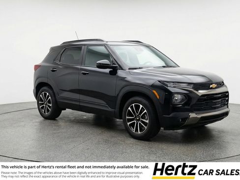 Used 2025 Chevrolet TrailBlazer LT image 1