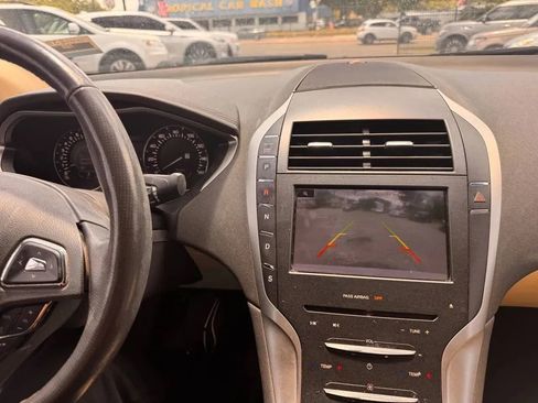 Used 2013 Lincoln MKZ FWD image 17