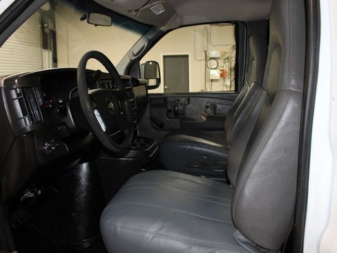 Used 2009 Chevrolet Express 1500 RWD image 8
